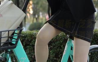 魔镜街拍 – 高清资源全解析：芝芝的蓝色泳衣，真的绝对不只是游泳