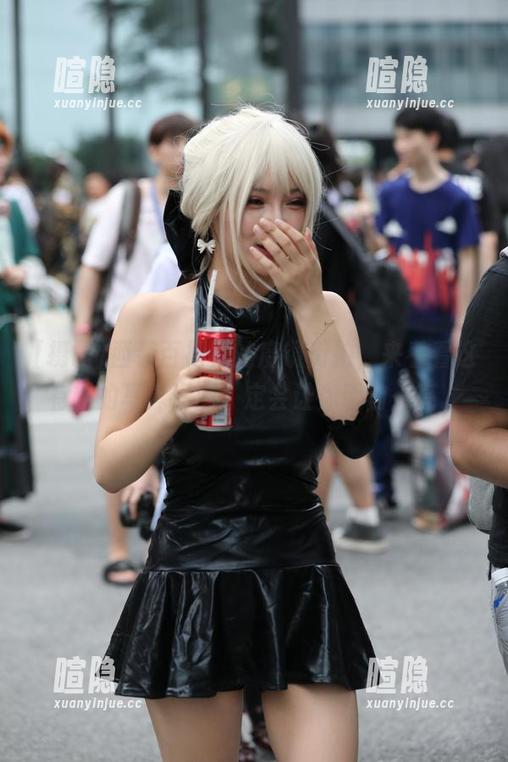 [摄霸]西装百褶裙的魔镜街拍，来看看这有趣的写真资源，定会让你眼前一亮。