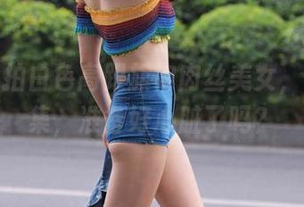 魔镜街拍白色高跟旗袍肉丝美女，免费图集，准备好心脏了吗？