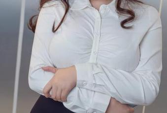 职业装里的麻花麻花酱:高清写真让人怦然心动的时刻!